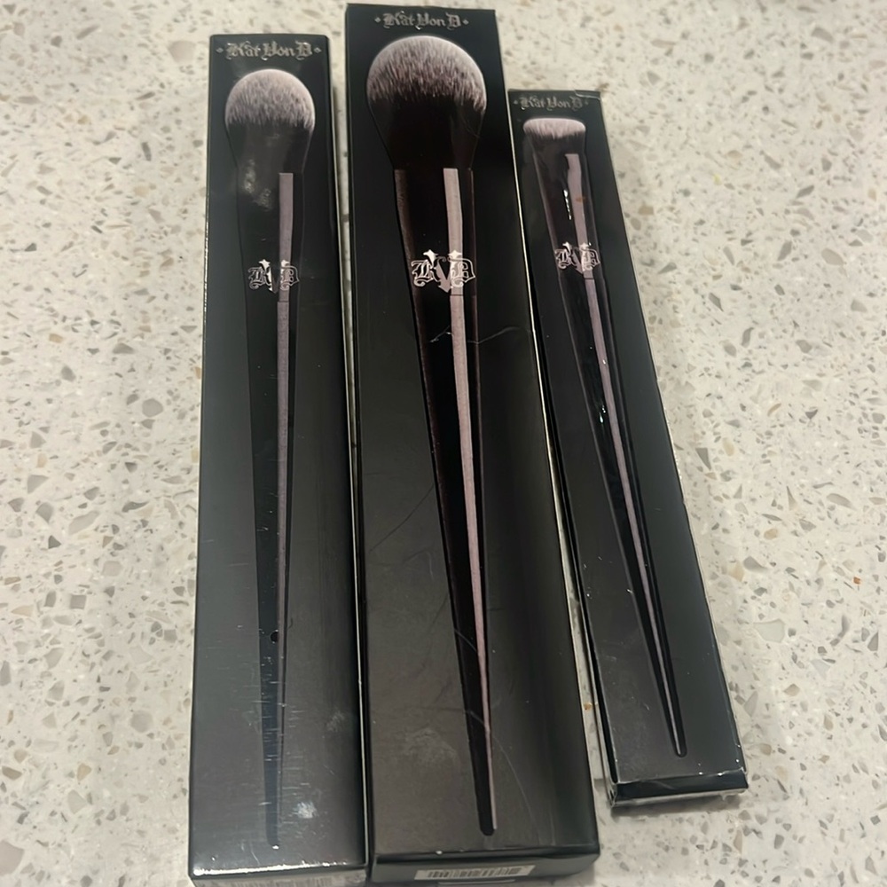 Set of three brushes Kat von D makeup brushes lock it black makeup artist